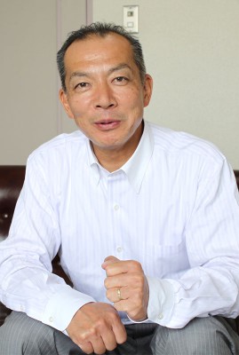 【略歴】埼玉県生まれ。文教大学卒。日本民主青年同盟県委員長など歴任。党県委員会常任委員・県民運動委員長、「原発さよならデモ@埼玉」運営メンバー。