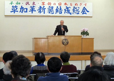 講演する安斎氏＝2014年2月1日、草加市