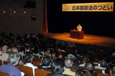 講演する森氏＝2014年5月21日、さいたま市