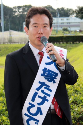 街頭で訴える大塚たけひで候補