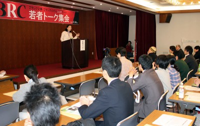 講演する吉良参院議員