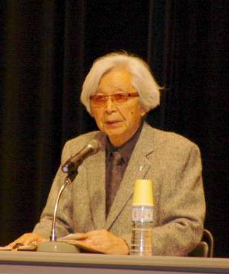 講演する山田洋次監督＝2014年12月4日、さいたま市