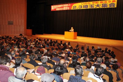 講演する小森氏＝2015年2月3日、さいたま市
