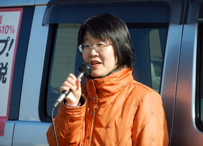 街頭で訴える石島よう子候補