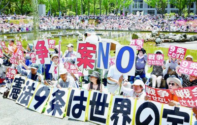 ９条こわすな・戦争させない！とコールするオール埼玉総行動参加者＝３１日、さいたま市浦和区