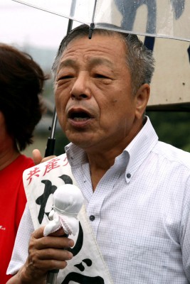 第一声をあげる、かんべ候補＝2015年7月7日、越生町