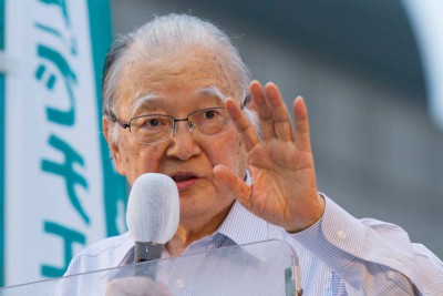 浦和で支持を訴える不破前議長