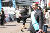 大宮駅で埼玉大学新入生に向けて宣伝