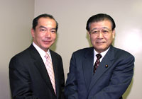 伊藤岳005　市田忠義書記局長と