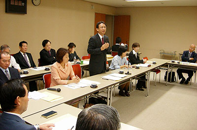 埼玉県内諸団体と懇談会の様子=2009年10月20日、さいたま市