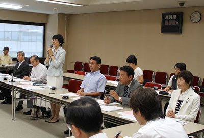 国、県への2011年予算要望へ向けて、県内25団体と懇談