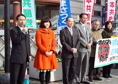 川口駅前での宣伝の様子